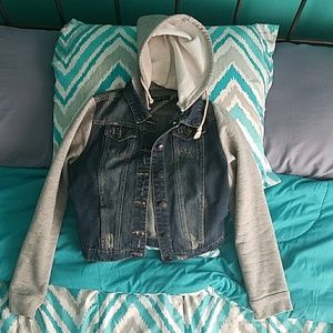 Im selling a metAllic_49 jean jaket